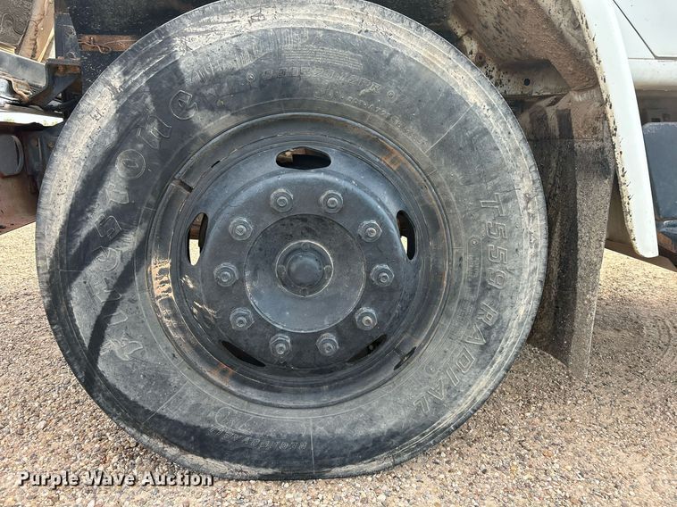 image for item EC1400 1986 International Harvester 1754 oil distributor truck