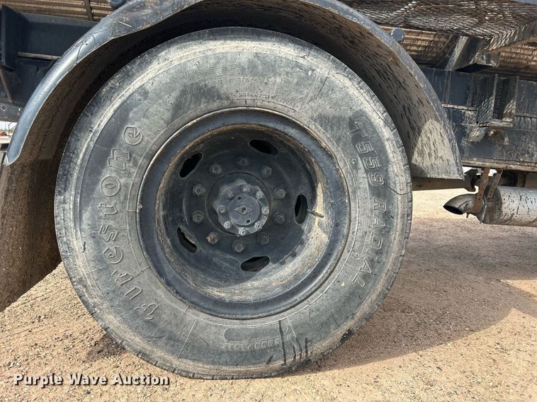 image for item EC1400 1986 International Harvester 1754 oil distributor truck