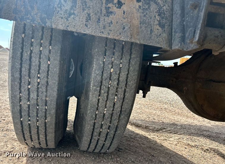 image for item EC1400 1986 International Harvester 1754 oil distributor truck