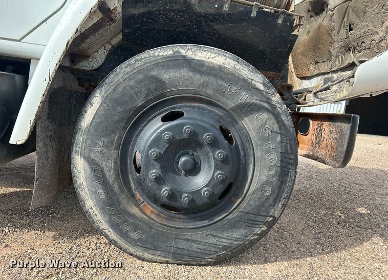 image for item EC1400 1986 International Harvester 1754 oil distributor truck