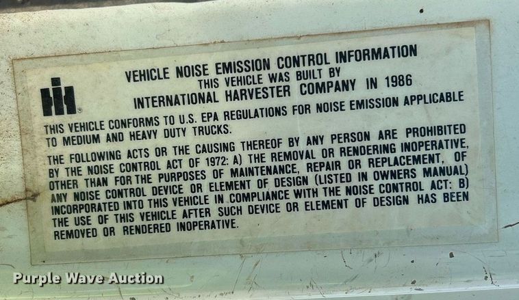 image for item EC1400 1986 International Harvester 1754 oil distributor truck