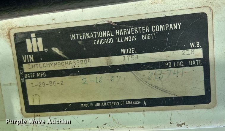 image for item EC1400 1986 International Harvester 1754 oil distributor truck