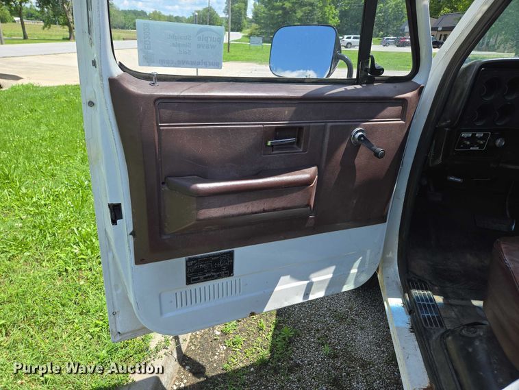 image for item ED2028 1986 Chevrolet D30 brush fire truck