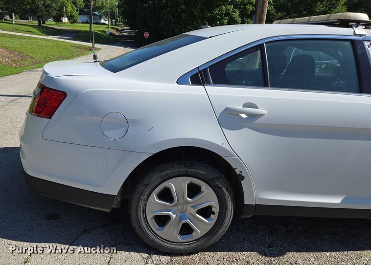 image for item ED2032 2017 Ford Taurus Police Interceptor 