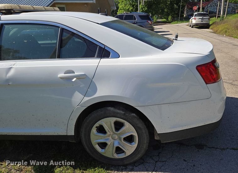 image for item ED2032 2017 Ford Taurus Police Interceptor 
