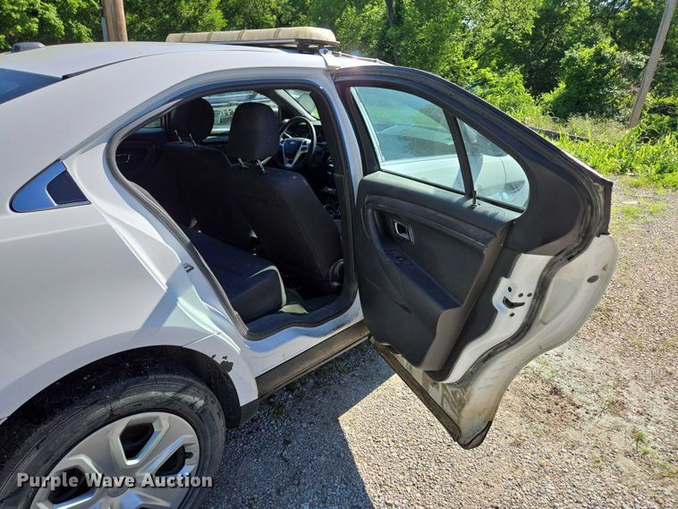 image for item ED2032 2017 Ford Taurus Police Interceptor 
