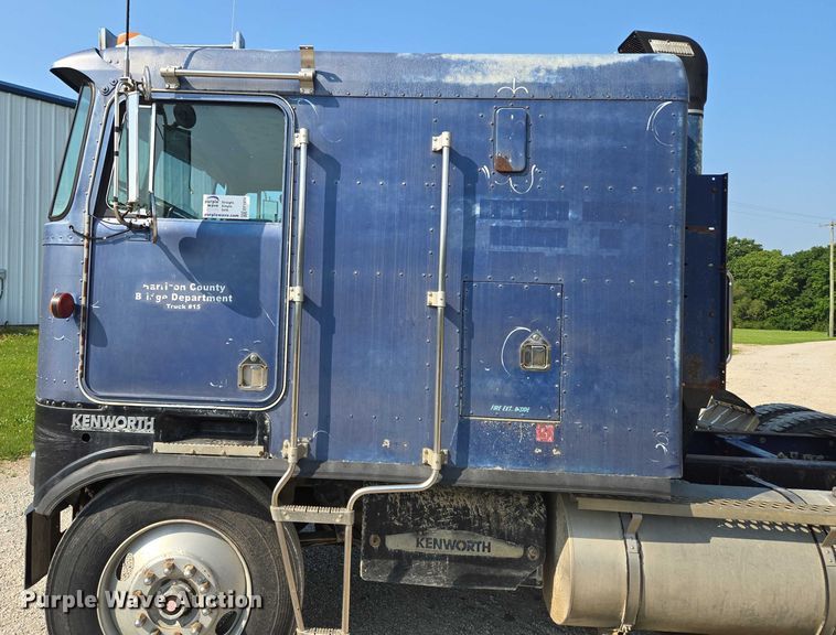image for item EF1504 1987 Kenworth K 100E semi truck