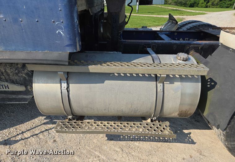 image for item EF1504 1987 Kenworth K 100E semi truck