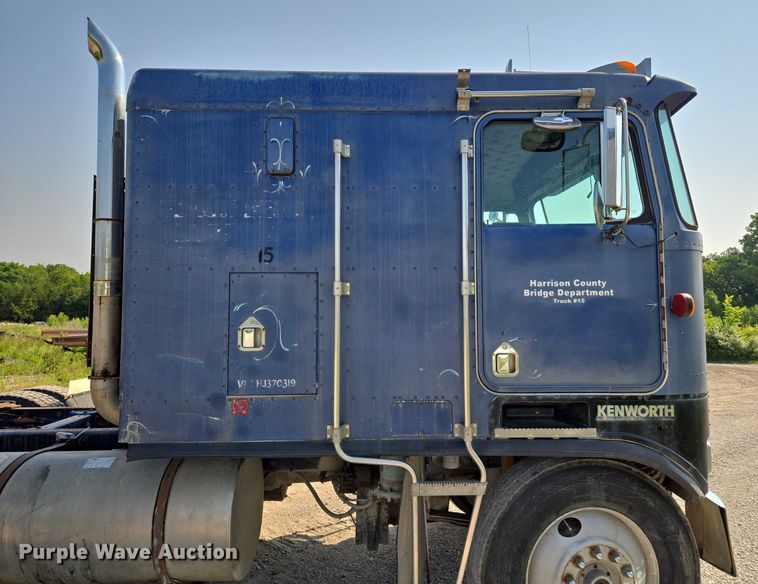 image for item EF1504 1987 Kenworth K 100E semi truck