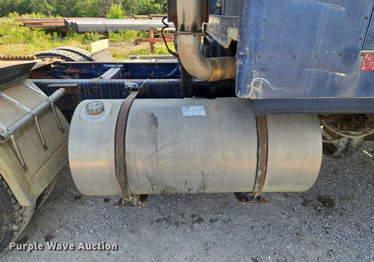 image for item EF1504 1987 Kenworth K 100E semi truck