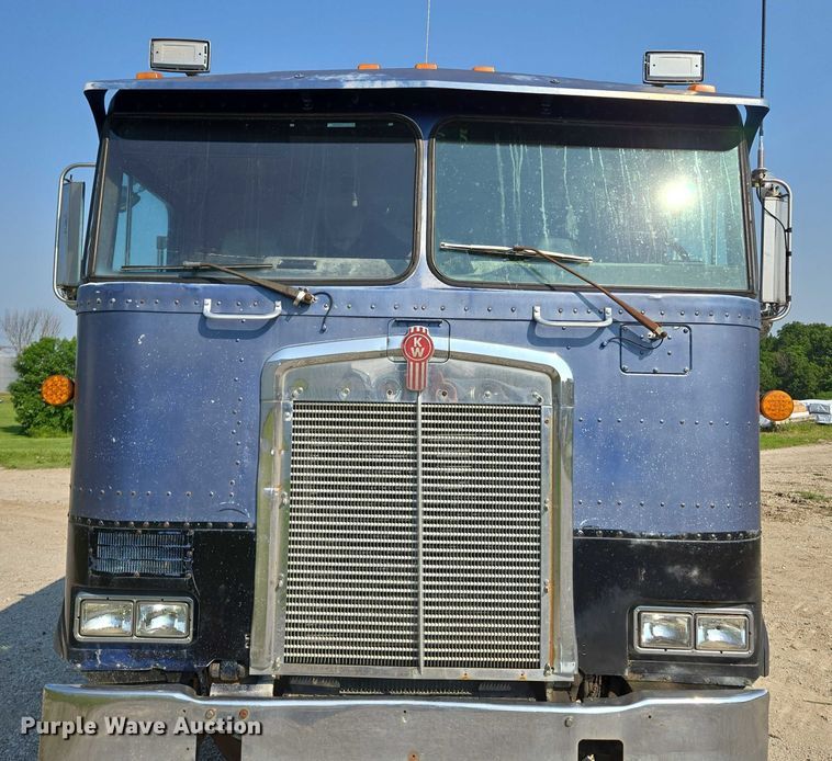 image for item EF1504 1987 Kenworth K 100E semi truck