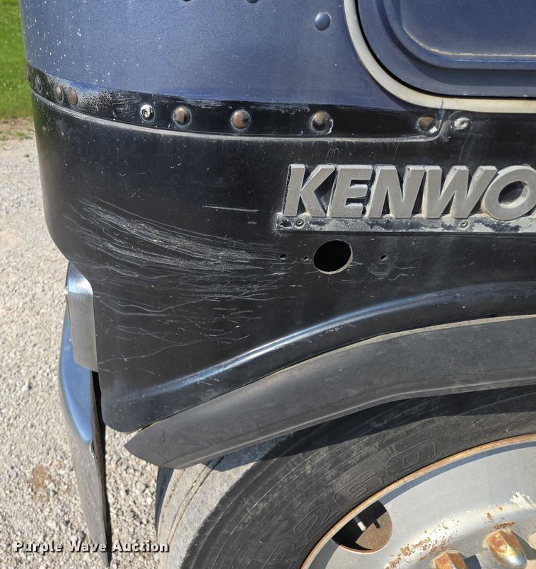 image for item EF1504 1987 Kenworth K 100E semi truck