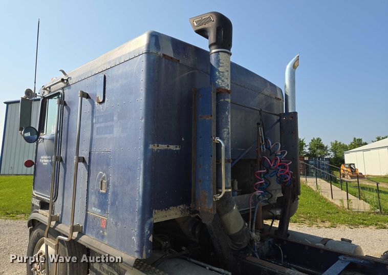 image for item EF1504 1987 Kenworth K 100E semi truck