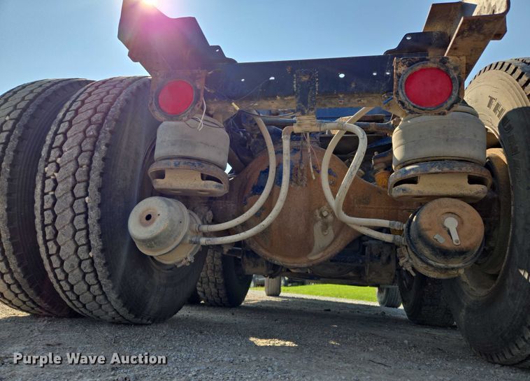 image for item EF1504 1987 Kenworth K 100E semi truck