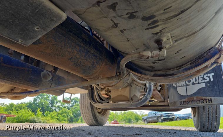 image for item EF1504 1987 Kenworth K 100E semi truck