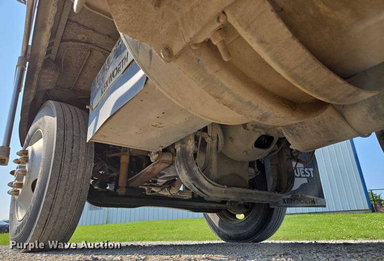 image for item EF1504 1987 Kenworth K 100E semi truck