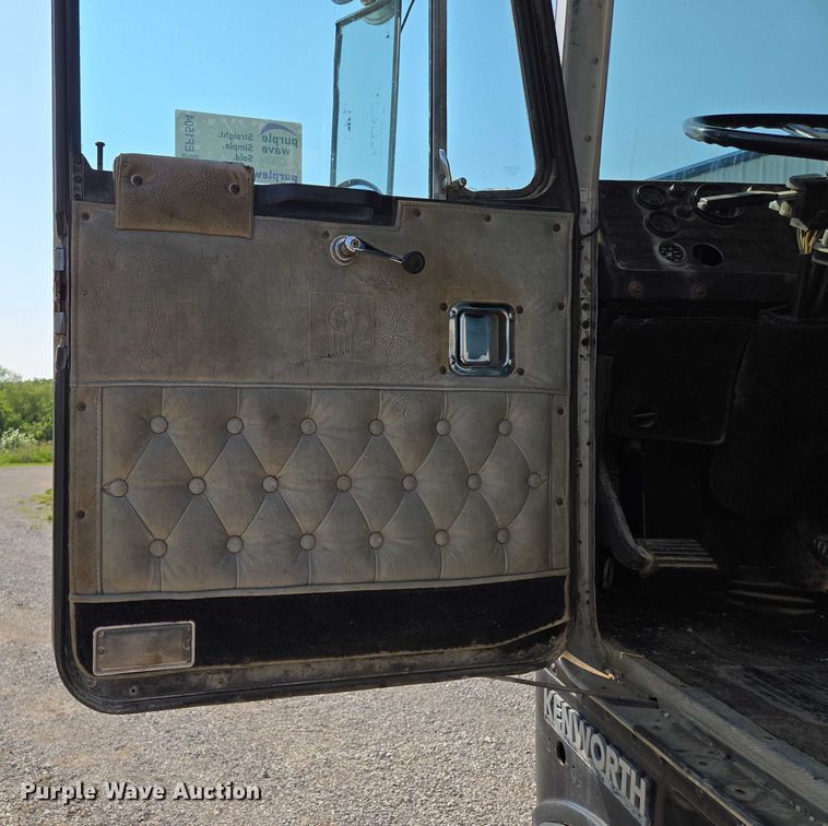 image for item EF1504 1987 Kenworth K 100E semi truck