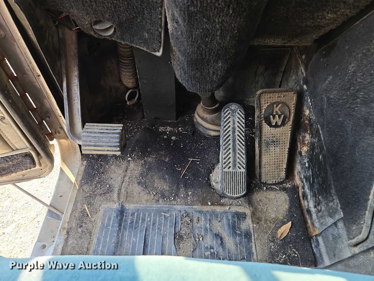 image for item EF1504 1987 Kenworth K 100E semi truck