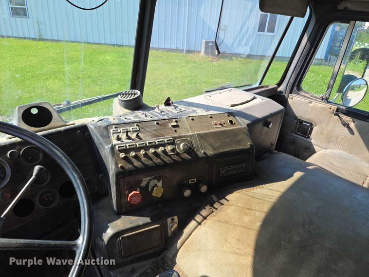 image for item EF1504 1987 Kenworth K 100E semi truck