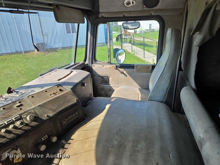 image for item EF1504 1987 Kenworth K 100E semi truck