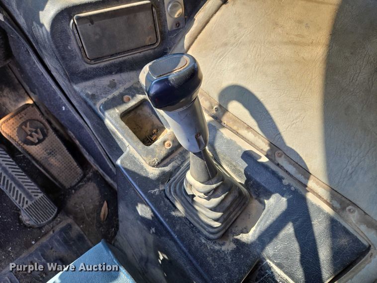 image for item EF1504 1987 Kenworth K 100E semi truck