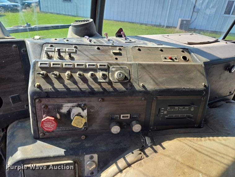 image for item EF1504 1987 Kenworth K 100E semi truck