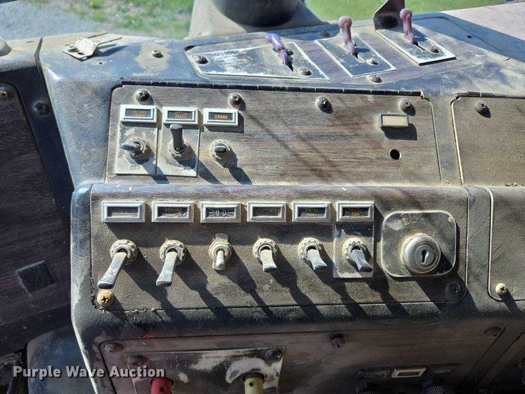 image for item EF1504 1987 Kenworth K 100E semi truck