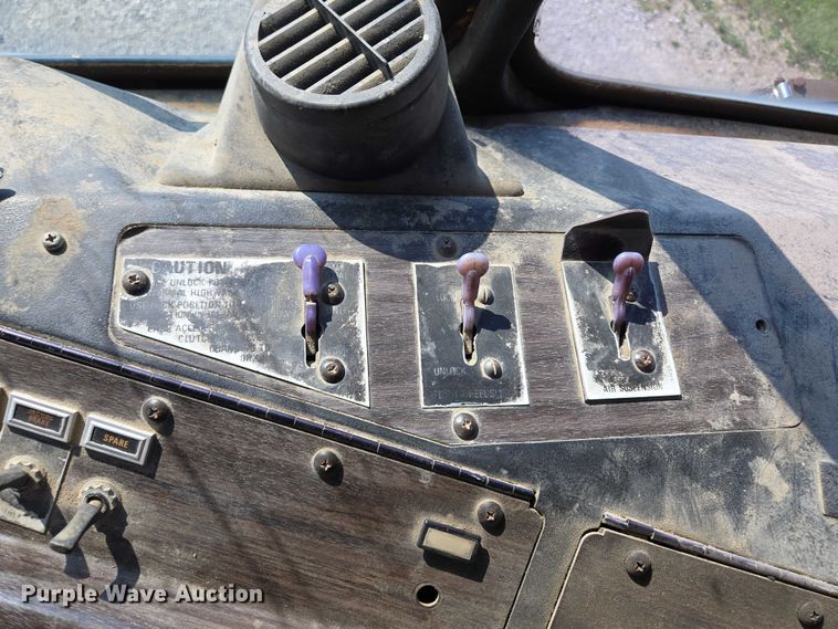 image for item EF1504 1987 Kenworth K 100E semi truck