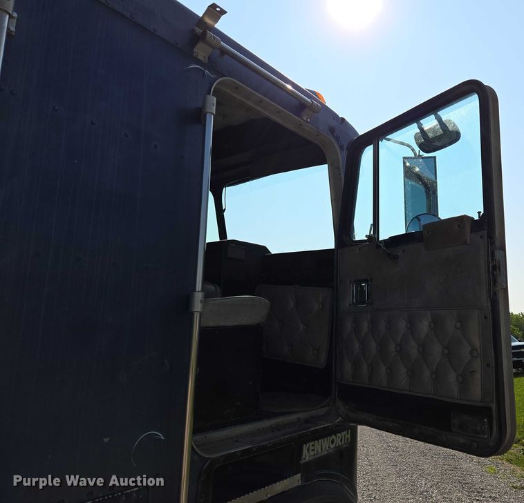 image for item EF1504 1987 Kenworth K 100E semi truck