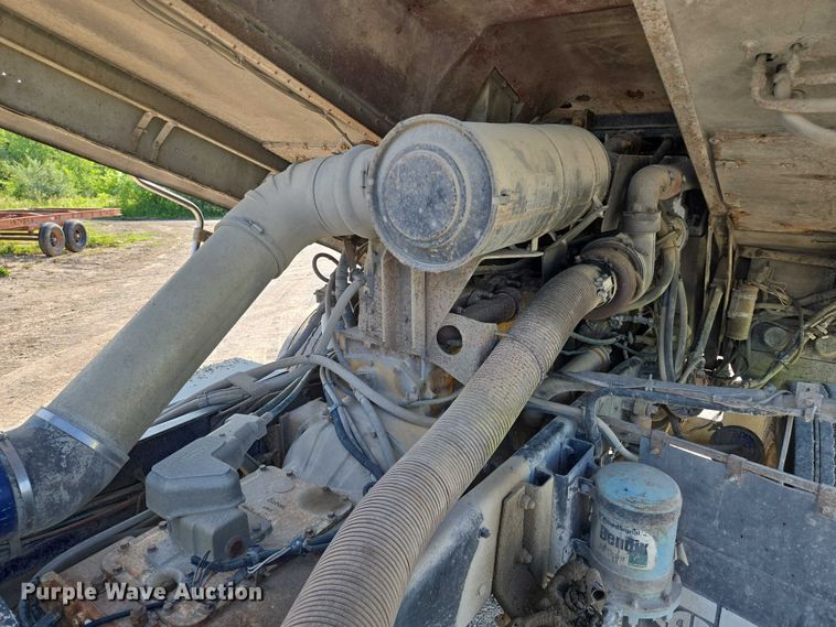 image for item EF1504 1987 Kenworth K 100E semi truck