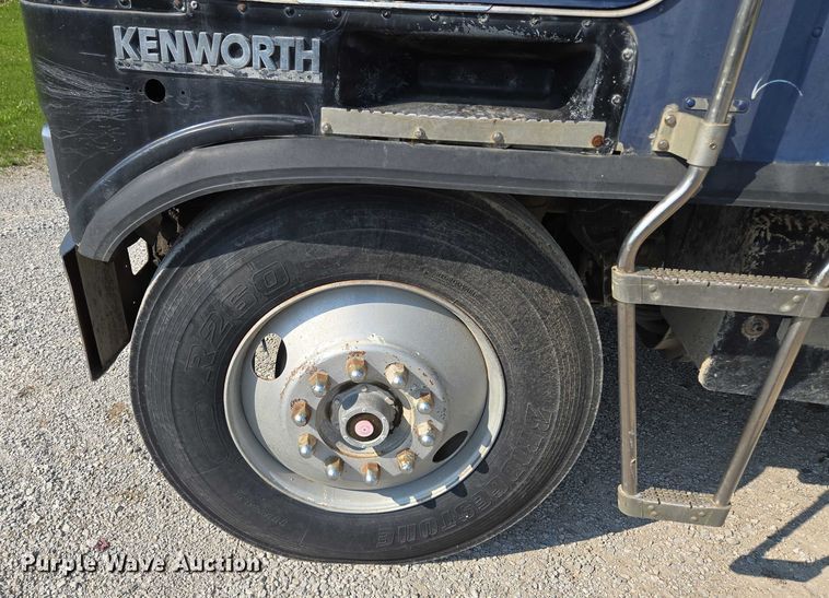 image for item EF1504 1987 Kenworth K 100E semi truck