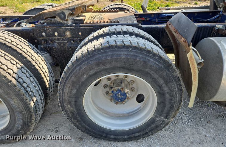 image for item EF1504 1987 Kenworth K 100E semi truck