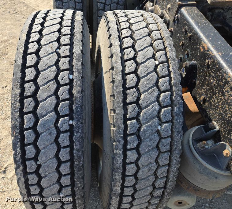 image for item EF1504 1987 Kenworth K 100E semi truck