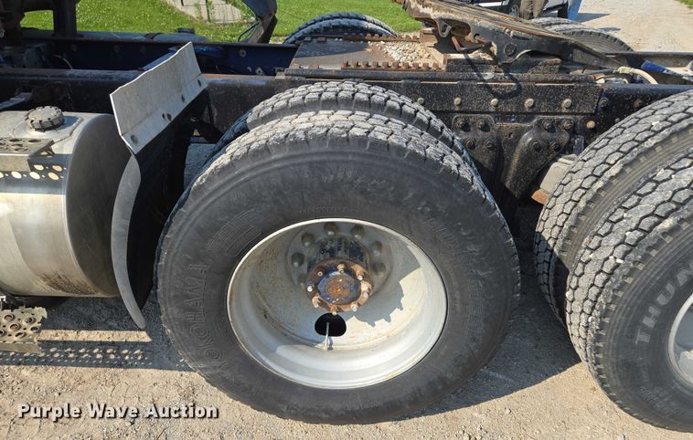 image for item EF1504 1987 Kenworth K 100E semi truck