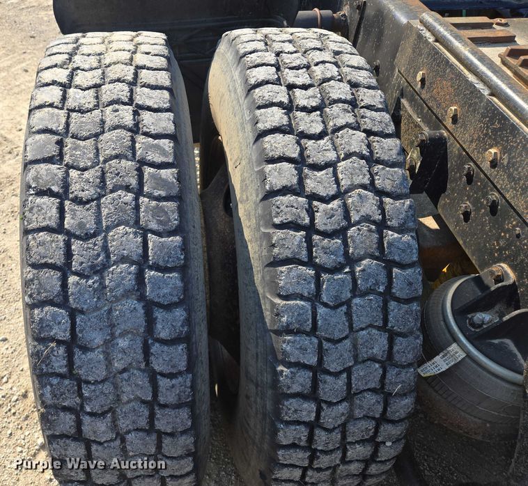 image for item EF1504 1987 Kenworth K 100E semi truck