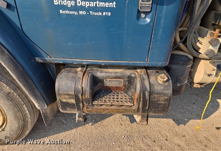 image for item EF1505 1989 International F1954 dump truck