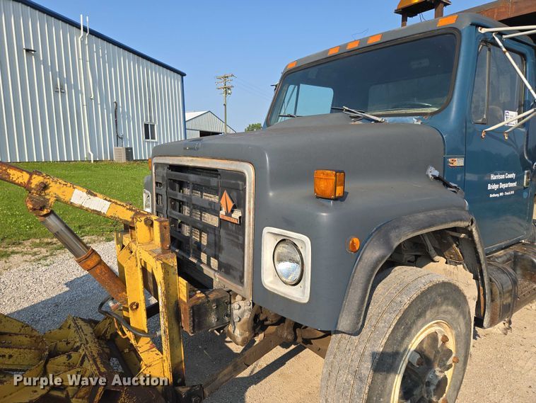 image for item EF1505 1989 International F1954 dump truck