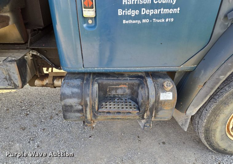 image for item EF1505 1989 International F1954 dump truck