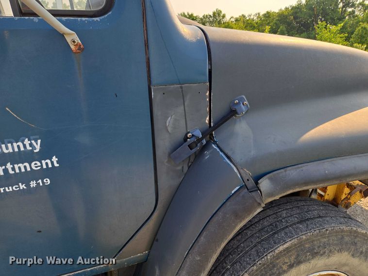 image for item EF1505 1989 International F1954 dump truck