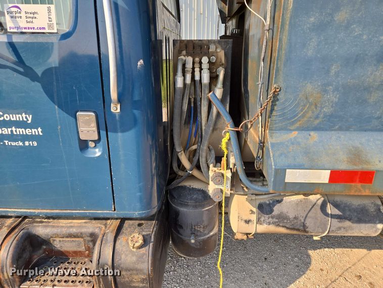 image for item EF1505 1989 International F1954 dump truck