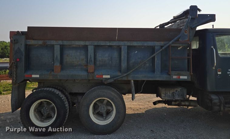 image for item EF1505 1989 International F1954 dump truck