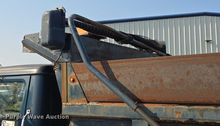 image for item EF1505 1989 International F1954 dump truck