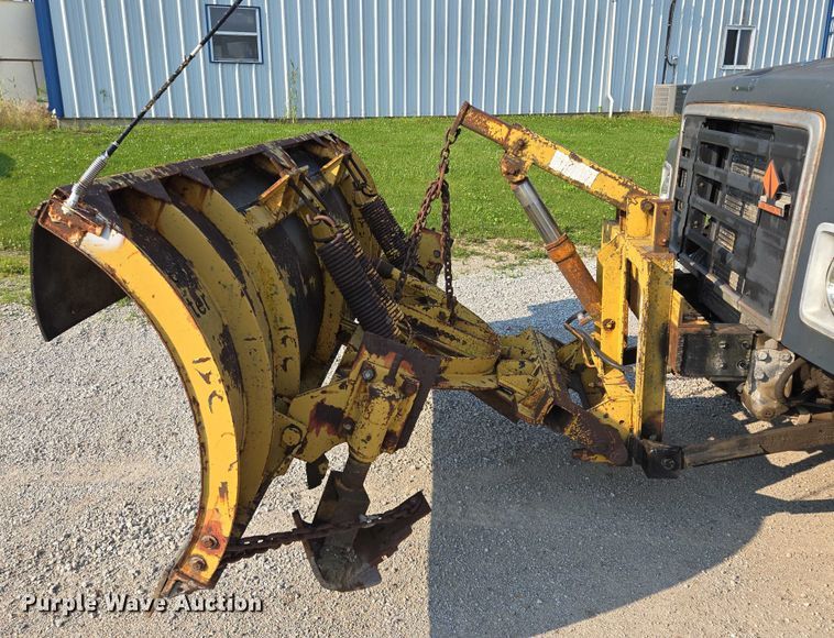 image for item EF1505 1989 International F1954 dump truck