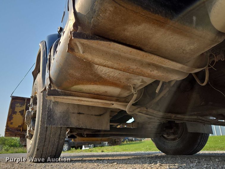 image for item EF1505 1989 International F1954 dump truck