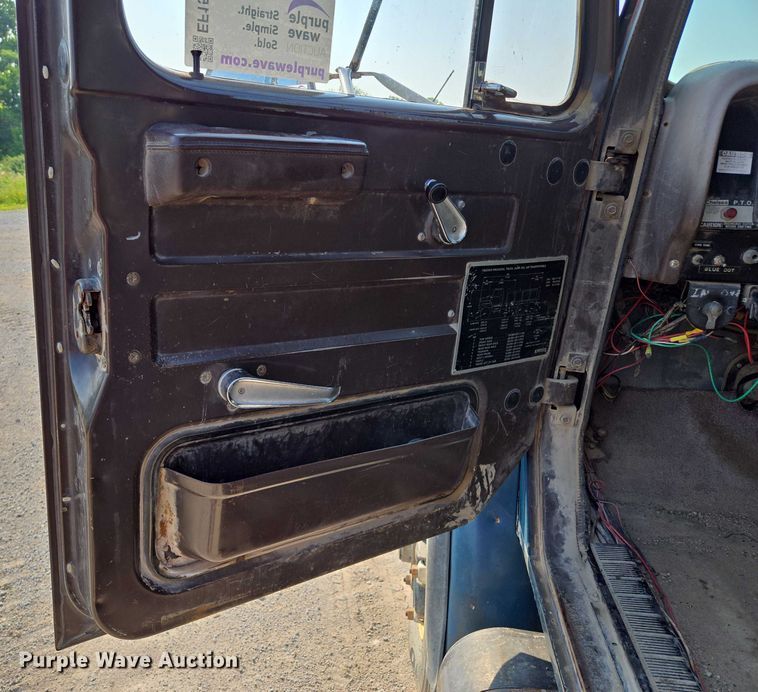 image for item EF1505 1989 International F1954 dump truck