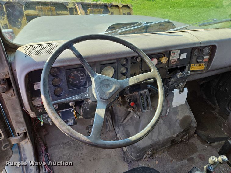 image for item EF1505 1989 International F1954 dump truck