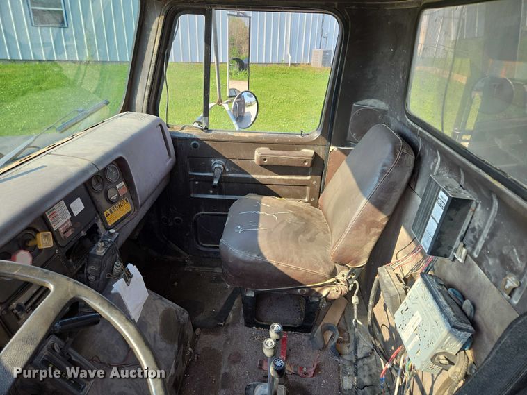 image for item EF1505 1989 International F1954 dump truck