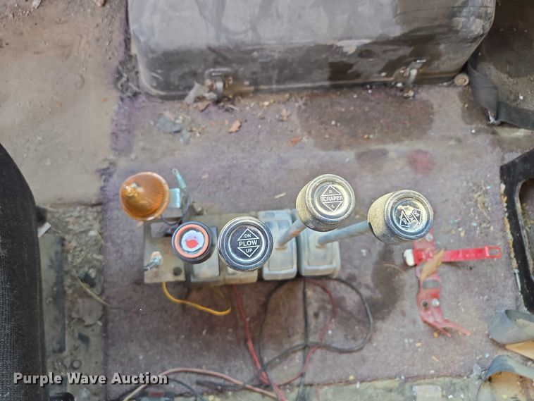 image for item EF1505 1989 International F1954 dump truck