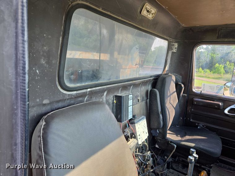 image for item EF1505 1989 International F1954 dump truck