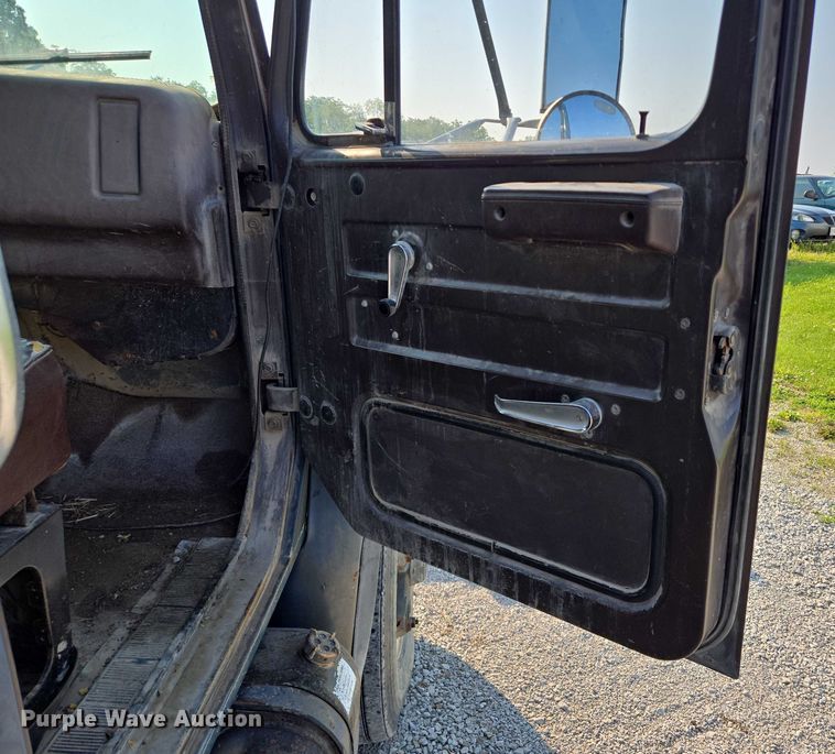 image for item EF1505 1989 International F1954 dump truck